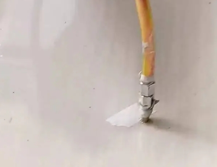 平遥瓷砖空鼓维修公司专业解答在瓷砖铺贴过程中，如果使用的砂料过粗（如全部使用了粗砂），可能会导致以下问题