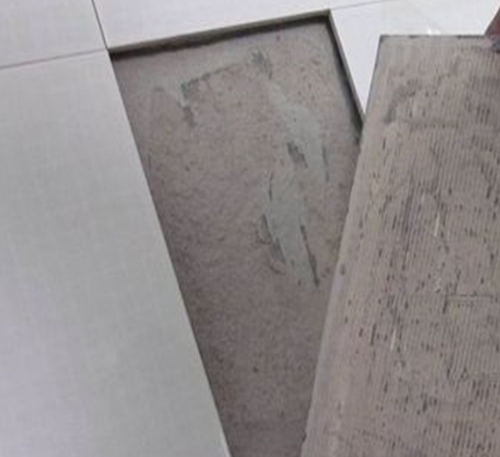 平遥瓷砖空鼓维修公司分享瓷砖铺贴时如果打浆（即涂抹在瓷砖背面和基层上的砂浆或瓷砖胶）过少，会带来以下问题